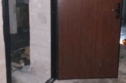 Установка входных дверей в ЖК «На Героев». Вид 3 (19.10.2019 Строительная компания ООО «Петро Проект»)