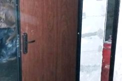 Установка входных дверей в ЖК «На Героев». Вид 1
